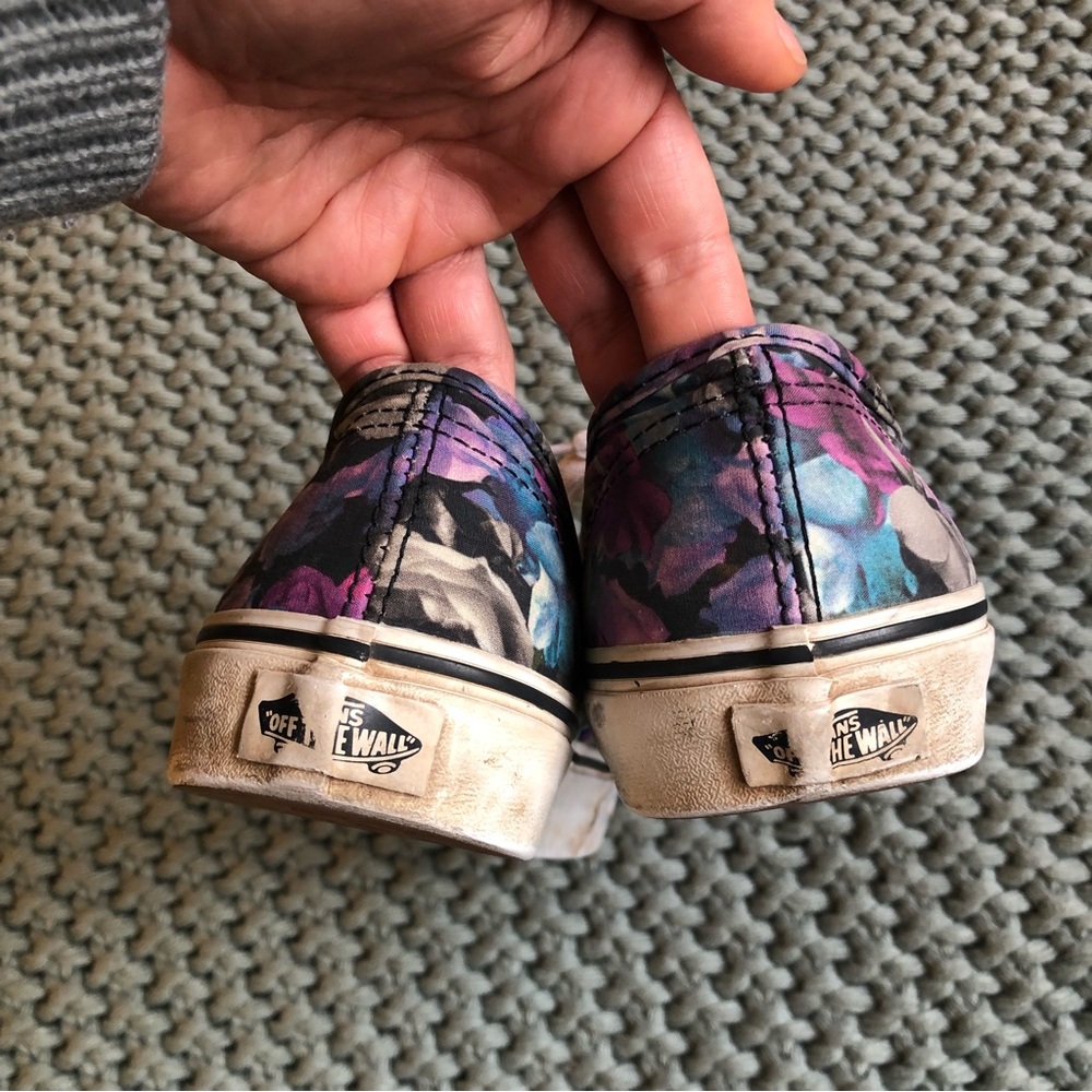Abstract Rose Vans - Picture 9 of 9